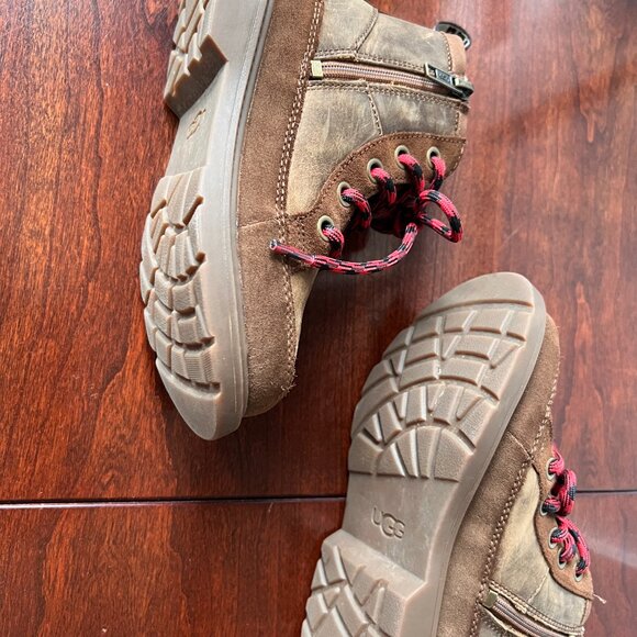 UGG boys' weatherproof easy-on boots - Picture 3 of 6